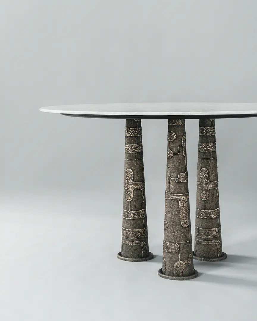 Maske Foyer Table